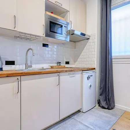 Proche Rue De Charonne - Ii *